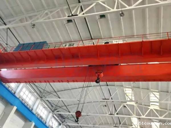 起重设备的自动化程度和智能化水平如何，对工作效率和**性有何影响？