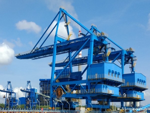 港机的**性措施和防护装置有何特点和重要性？